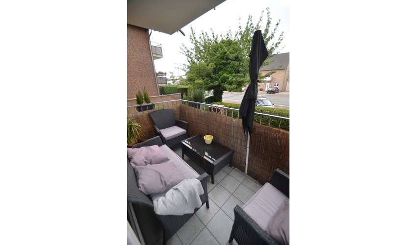 Schöne Zwei-Zimmerwohnung mit Balkon und Garage.